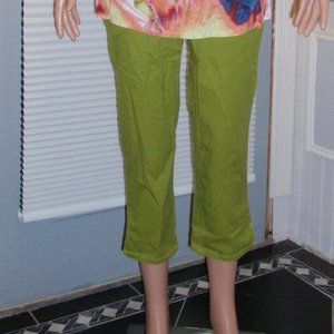 Croft&barrow stretch Capri's classssic fit olive green size 30" or 6